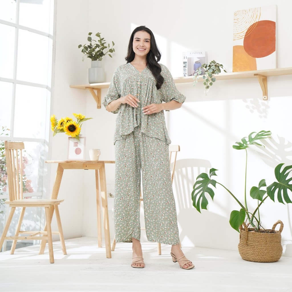 One set Setelan Panjang YASMINE by Putri Dania
