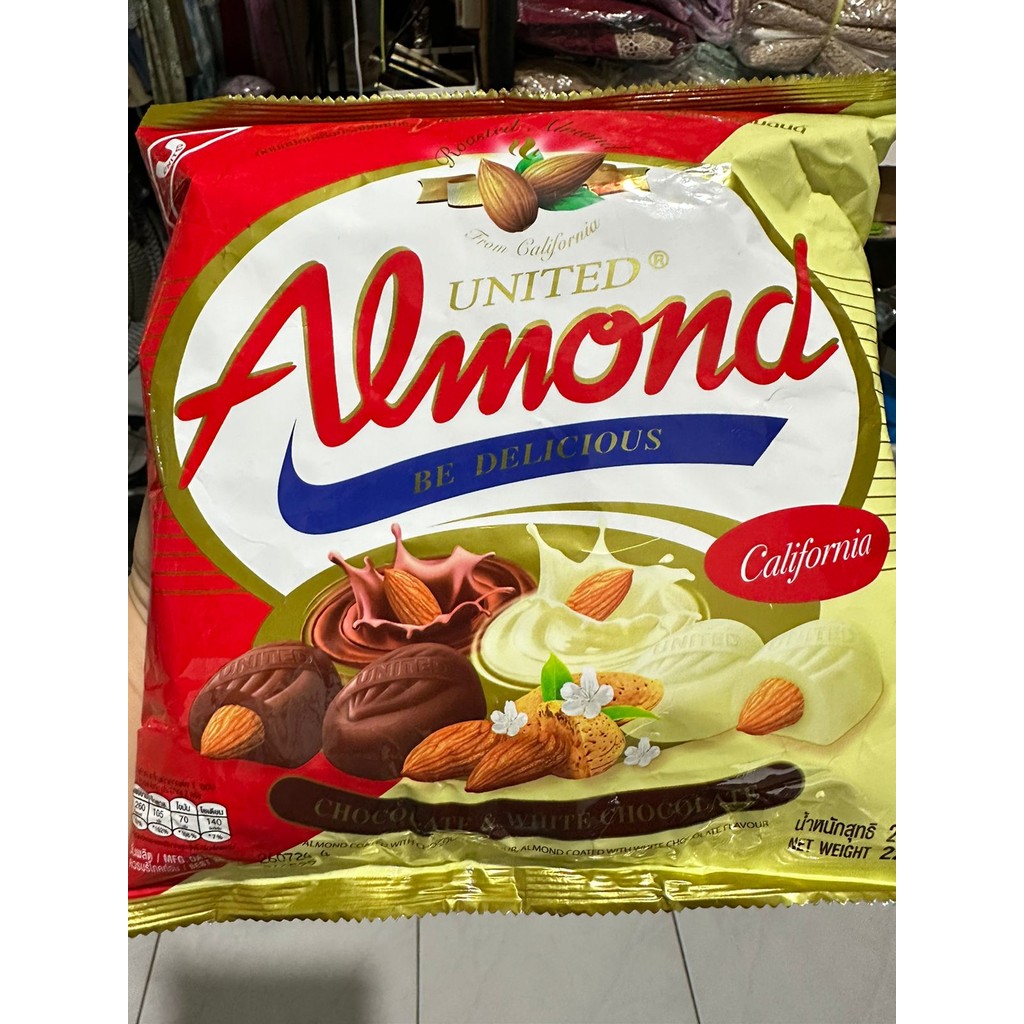 

READY UNITED ALMOND CHOCOLATE ORIGINAL FROM THAILAND COKLAT GURIH ENAK