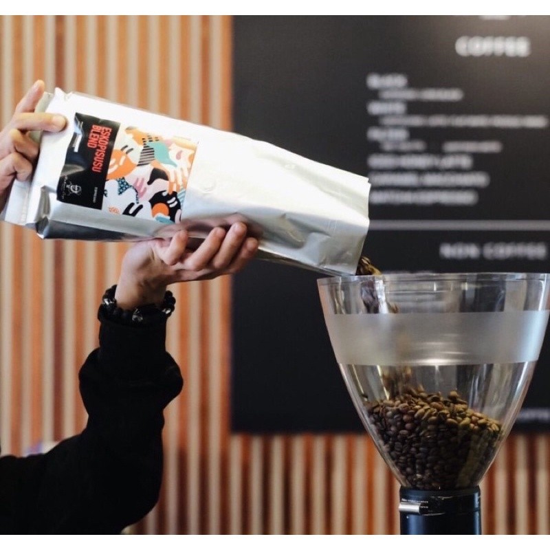 

JAMIN MURAH !!!Es Kopi Susu Blend - Espresso Roast | Makmur Jaya Coffee Roasters(BISA LANGSUNG ORDER)