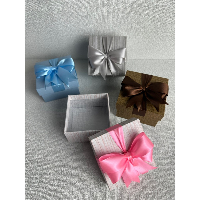 

KOTAK KADO EXCLUSIVE | Kotak kado premium| kOTAK KADO PITA /kotak kado. 8,5cm x 8,5cm x 5cm