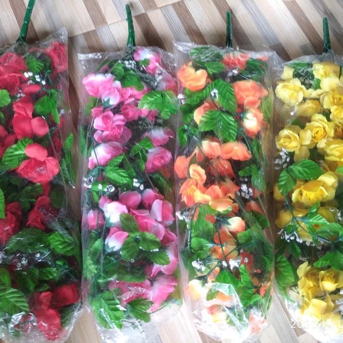 Bunga Plastik Tanaman Hias Sintetis Plus pot Gantung - Merah