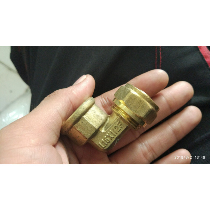 Keni Air Panas Drat Dalam 1/2" Kuningan