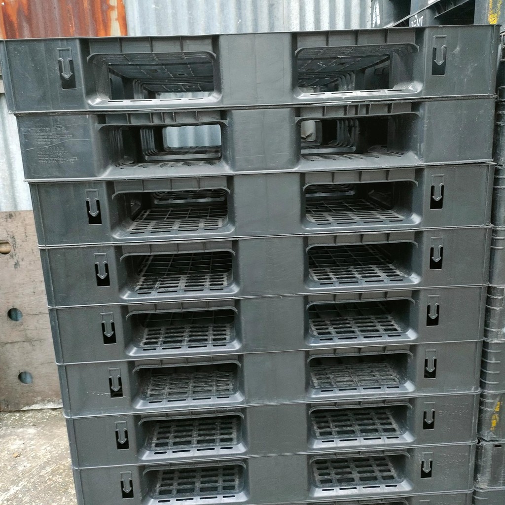 

pallet plastik ukuran 110 x 130 x 15 cm