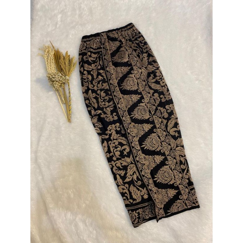 KAMEN JADI BORDIR MOTIF MAHKOTA KEONG FULL STRAIT/KAMEN STRAIT/KAMEN BALI