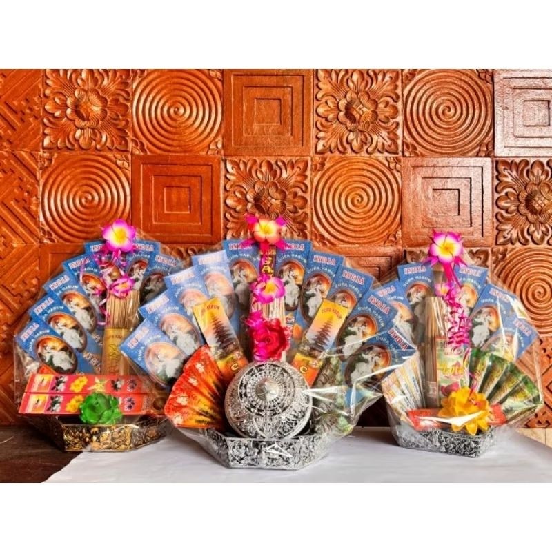 

Souvenir Parcel Hampers Dupa Untuk Hari Raya Galungan Kuningan Imlek Nyepi Tahun Baru