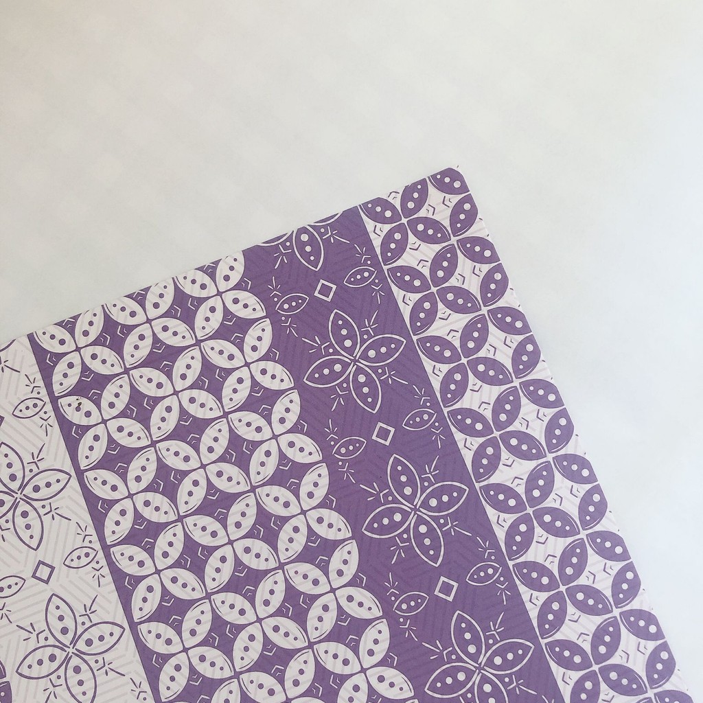 

Kertas kado batik kawung ungu