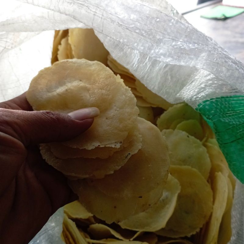 

Emping Mlinjo Biji 4//Emping Mlinjo basah//Emping setengah kering//Emping LB//500gram