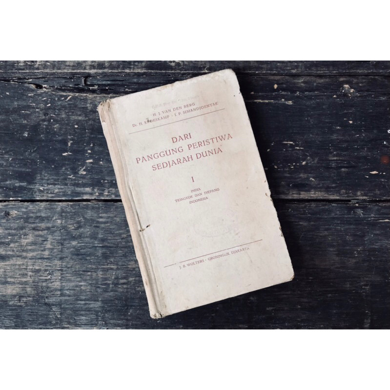 DARI PANGGUNG PERISTIWA SEDJARAH DUNIA I DAN KITAB KERDJA DARI PANGGUNG PERISTIWA SEDJARAH DUNIA I