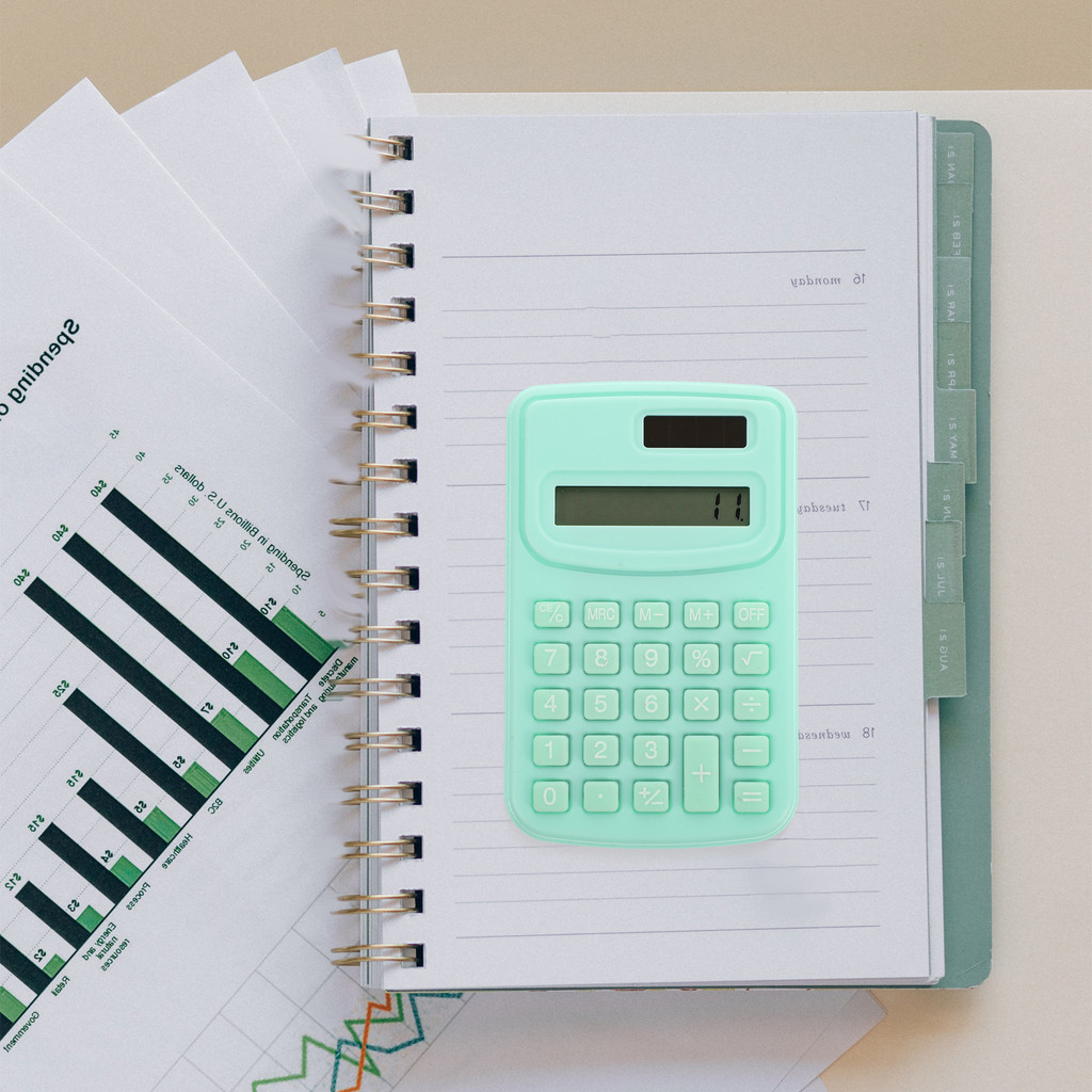 

Compact Pocket Calculator Portable Design Adorable Cartoon Calculator for School and Office