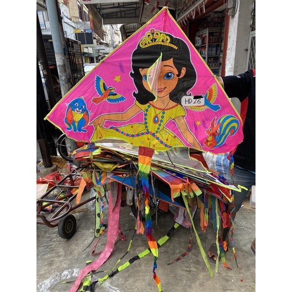 

* LAYANGAN KARAKTER PARASUT LIPAT *