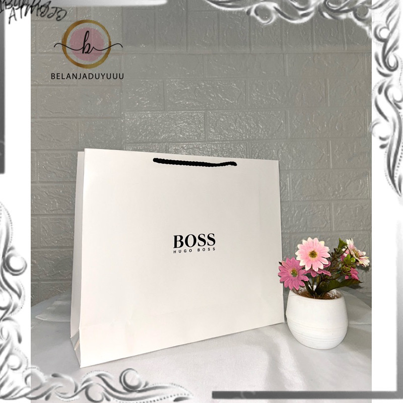 

Paper Bag Hugo Boss Pembungkus Kado ( READY STOCK JKT )