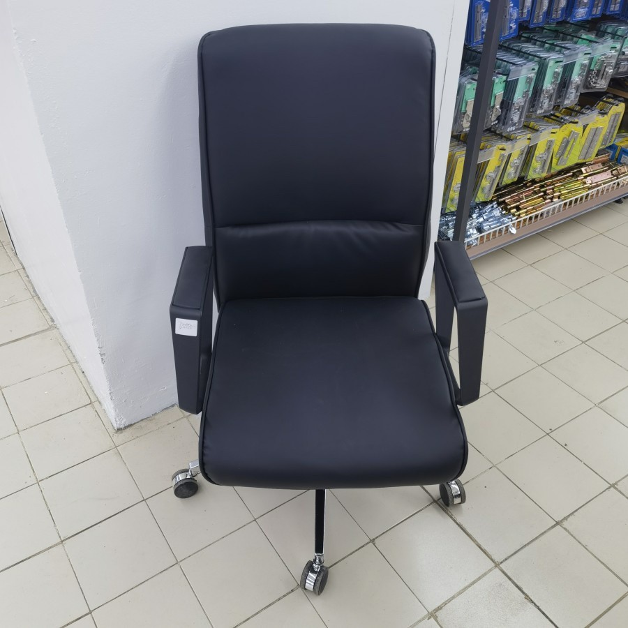 Kursi Kerja Bantalan Hitam 3 Minimalis Modern