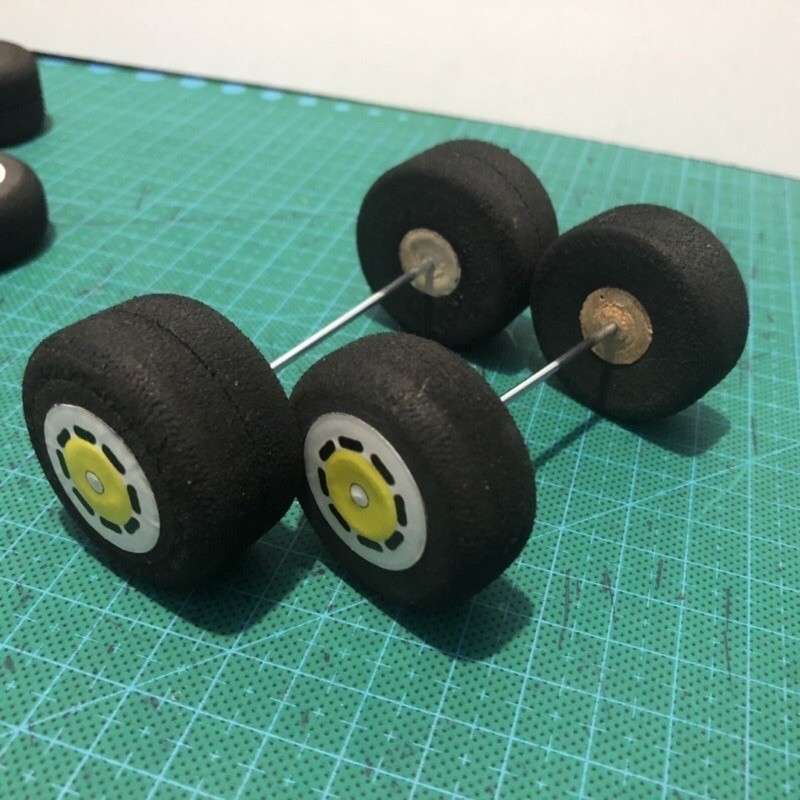 Roda Miniatur Truk Dan Bus Diameter 4,5cm 1Set Isi 4 Buah Roda By HL Store