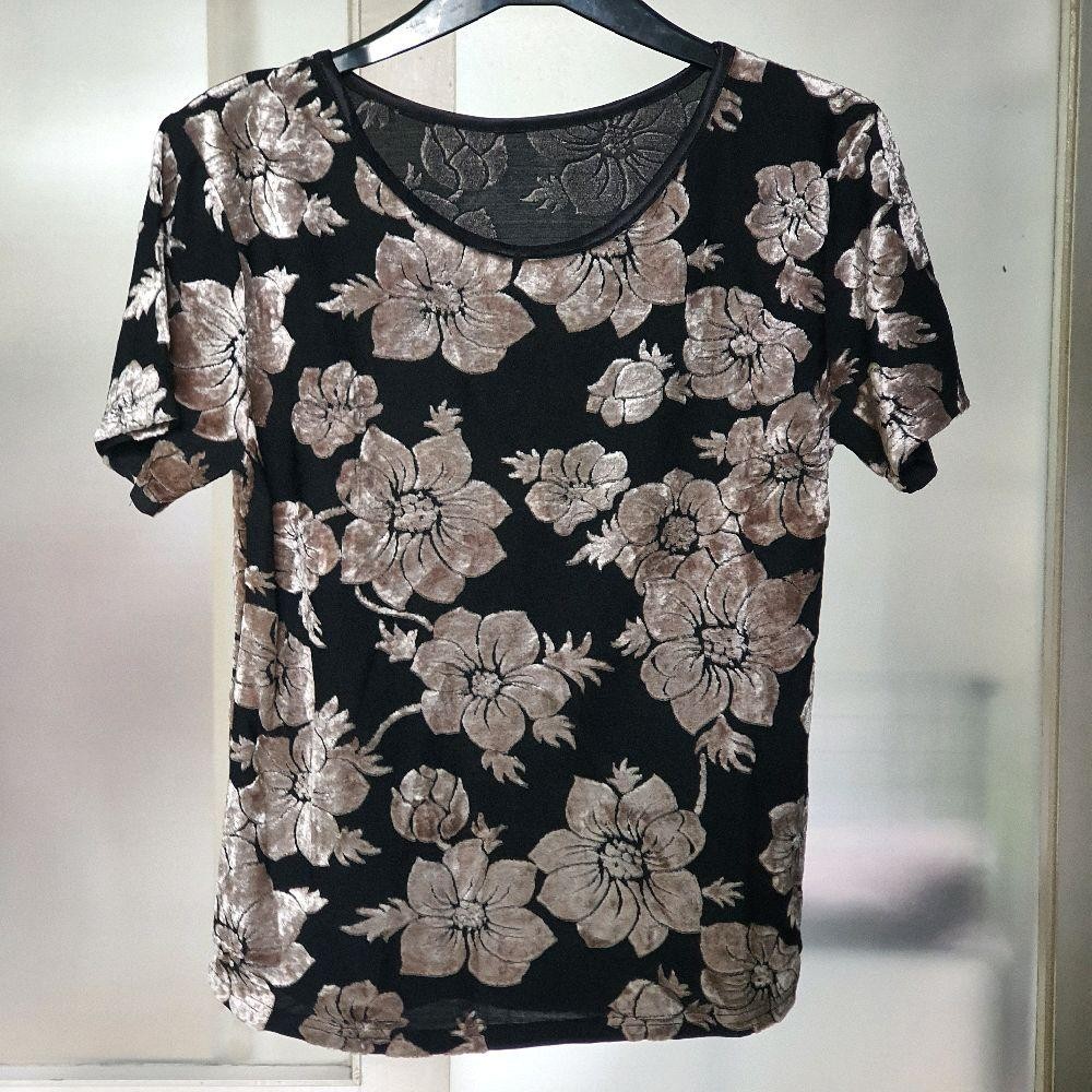 D baju wanita blouse blus kaos lengan pendek motif bunga warna hitam silver lawas preloved second At
