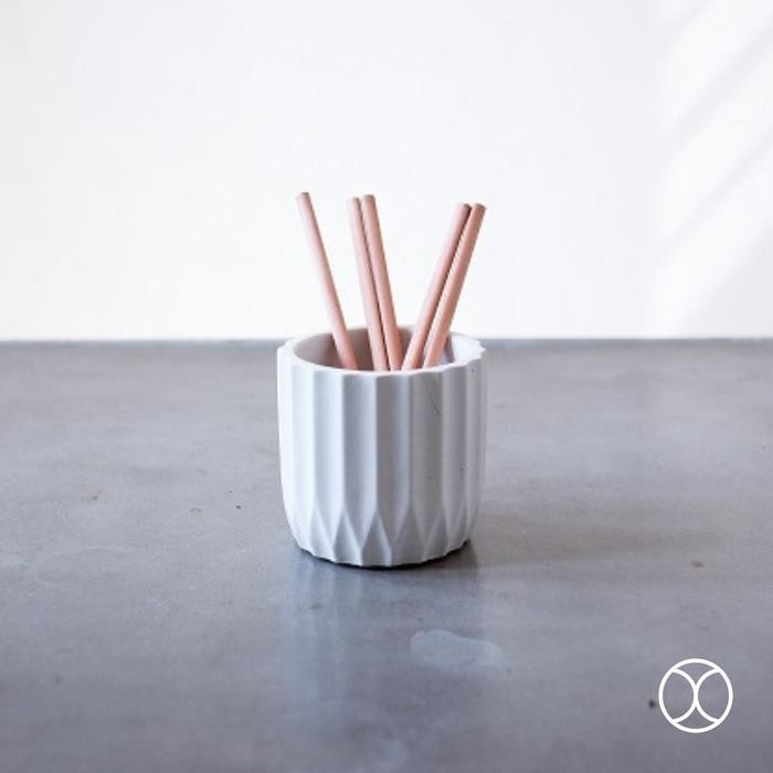 

CONCREATE Desk Organizer Alexa 8 cm / Stationery Organizer / Holder - Putih