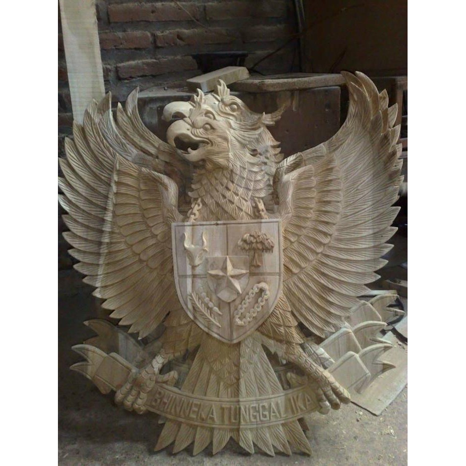 hiasan dinding patung garuda kayu jati - Diameter 6cm