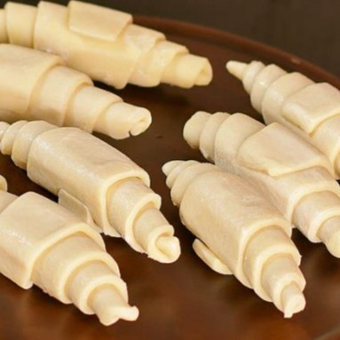 

Bonpatis Frozen Croissant 30gr / Waffle / Bahan Adonan Croffle Frozen