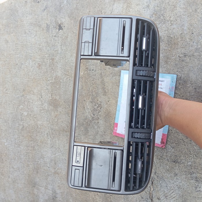 Frame Head unit kisi ac tengah dashboard Nissan Xtrail X-trail T30 ori