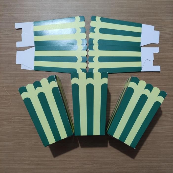 

Promo Kotak PopCorn Kertas Motif Cetak Pesta 13 x 6.5 x 6.5 cm (1 Pak isi 25 Pcs) WARNA RANDOM terlaris