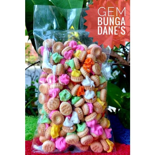 

biskuit gem bunga danes / gem bunga dengan gula warna warni yang tebal / jajanan legendaris