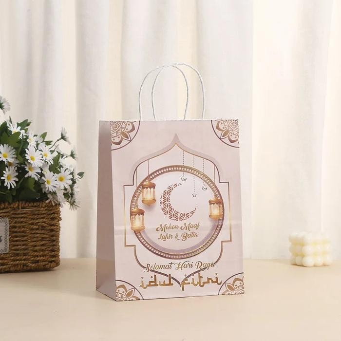 

[STOK TERBARU] Berkualitas Paperbag Lebaran Idul Fitri 21x15x8cm Souvenir Hampers Giftbag Bahan Kertas Premium Tidak Mudah Sobek / Tas Kertas Souvenir Lebaran Idul Fitri Ramadhan Kareem - Krem-HARI RAYA, Paperbag Paling Larish