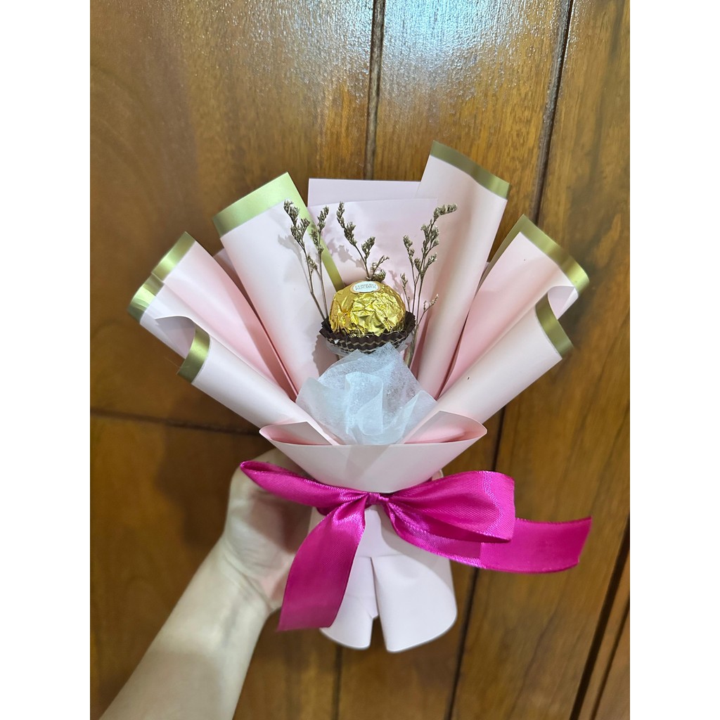 

buket wisuda graduation sidang / buket mini kecil coklat ferrero rocher / buket anak / buket wisuda anak / buket ultah buket pentas konser