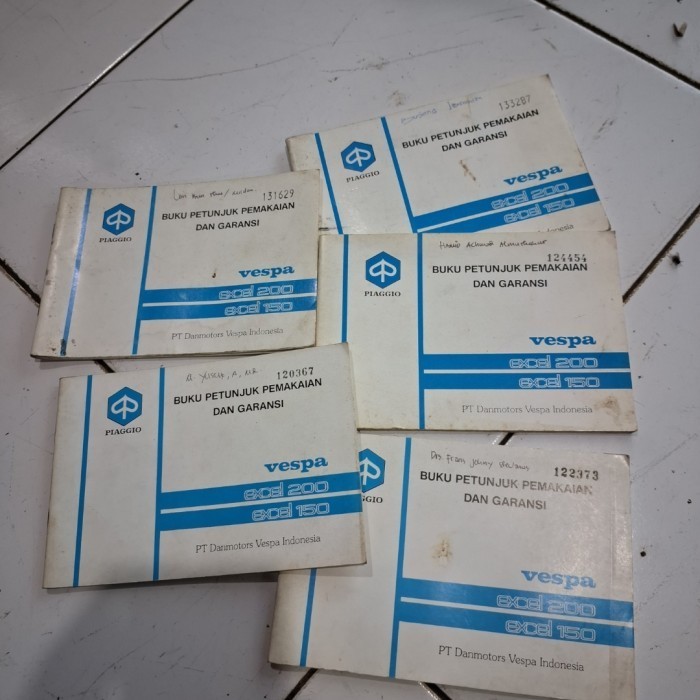 buku petunjuk dan pemakaian vespa excel 150 original bekas bagus warna motor biru