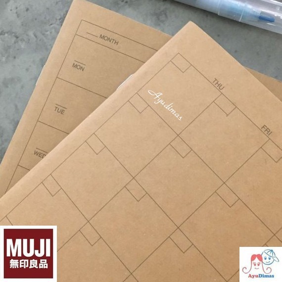 

THOS MUJI - Monthly / Weekly Notebook A5 - Planner - Agenda - weekly