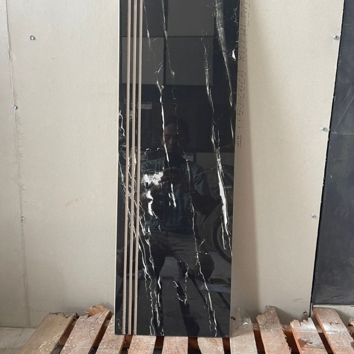 GRANIT PIJAKAN ANAK TANGGA CORAK MARMER HITAM GLOSSY 30X100 30X120 30X80 30X80 STEPNOSING SINGGEL BA