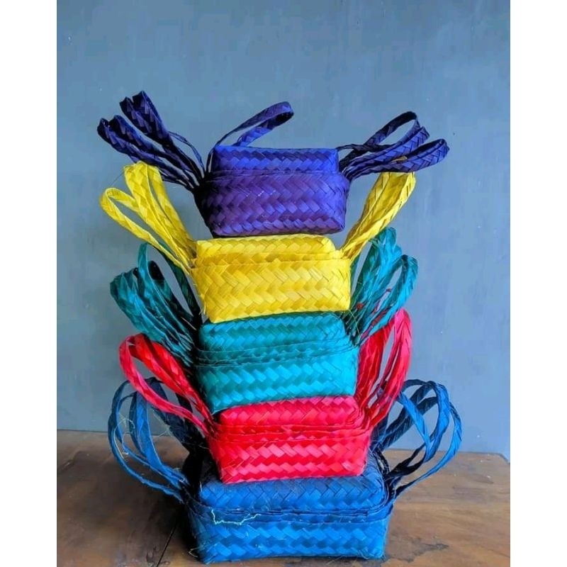 

besek bambu jinjing warna ukuran 20 x 20 cm 22 x 22 cm, 18 x 18 cm Hampers besek warna | Kerajinan Handmade Besek