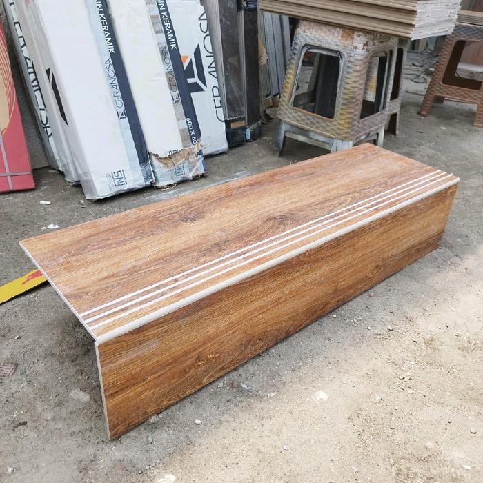 granit tangga 30x120 dan motif kayu