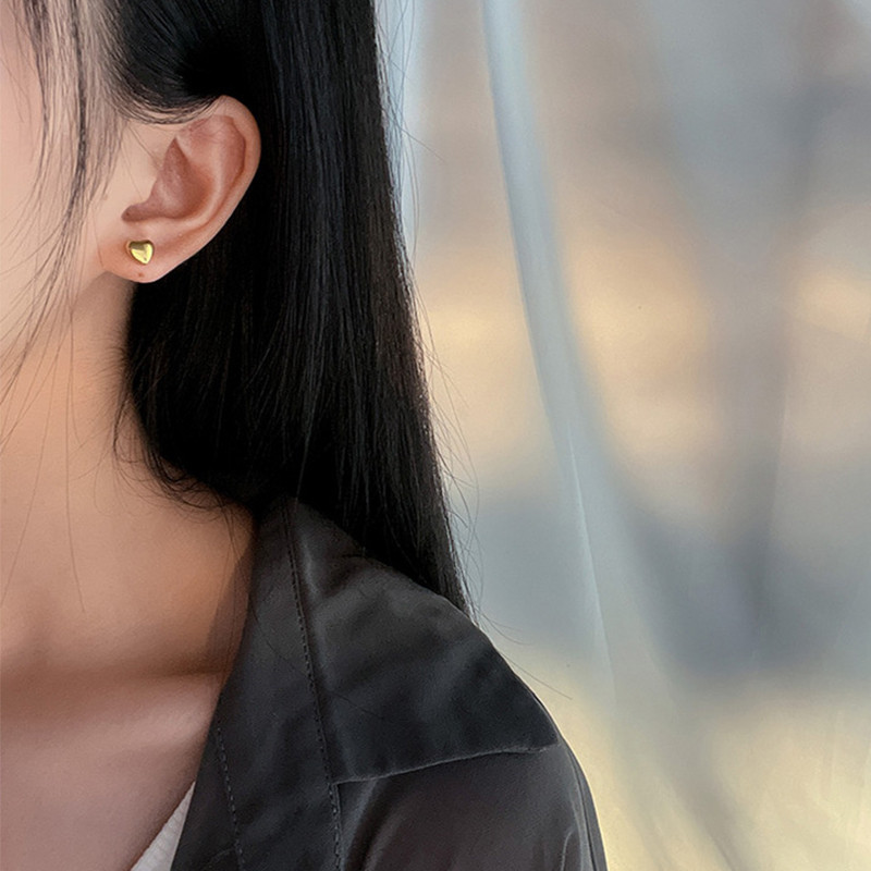 Anting-anting Sederhana Anting-anting Titanium Baja  Bentuk Hati untuk Wanita  Anting-anting Premium