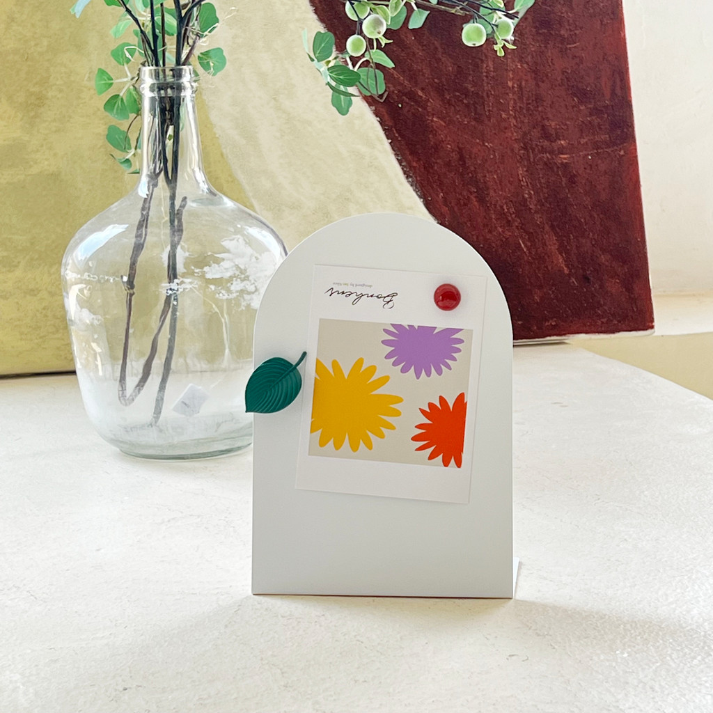 

Metal white arched storage board, for storing photos, postcards, message boards, and office desktop decoration