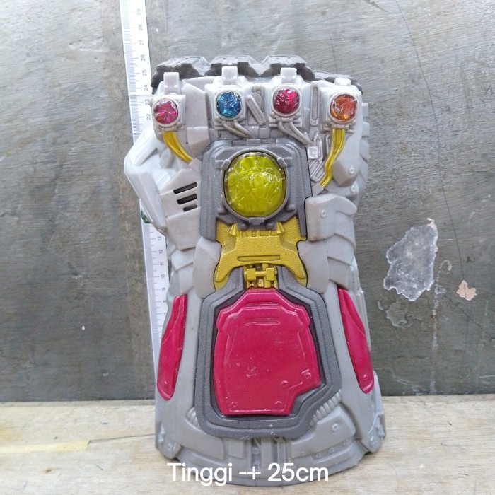 Hasbro Marvel tangan Thanos mainan