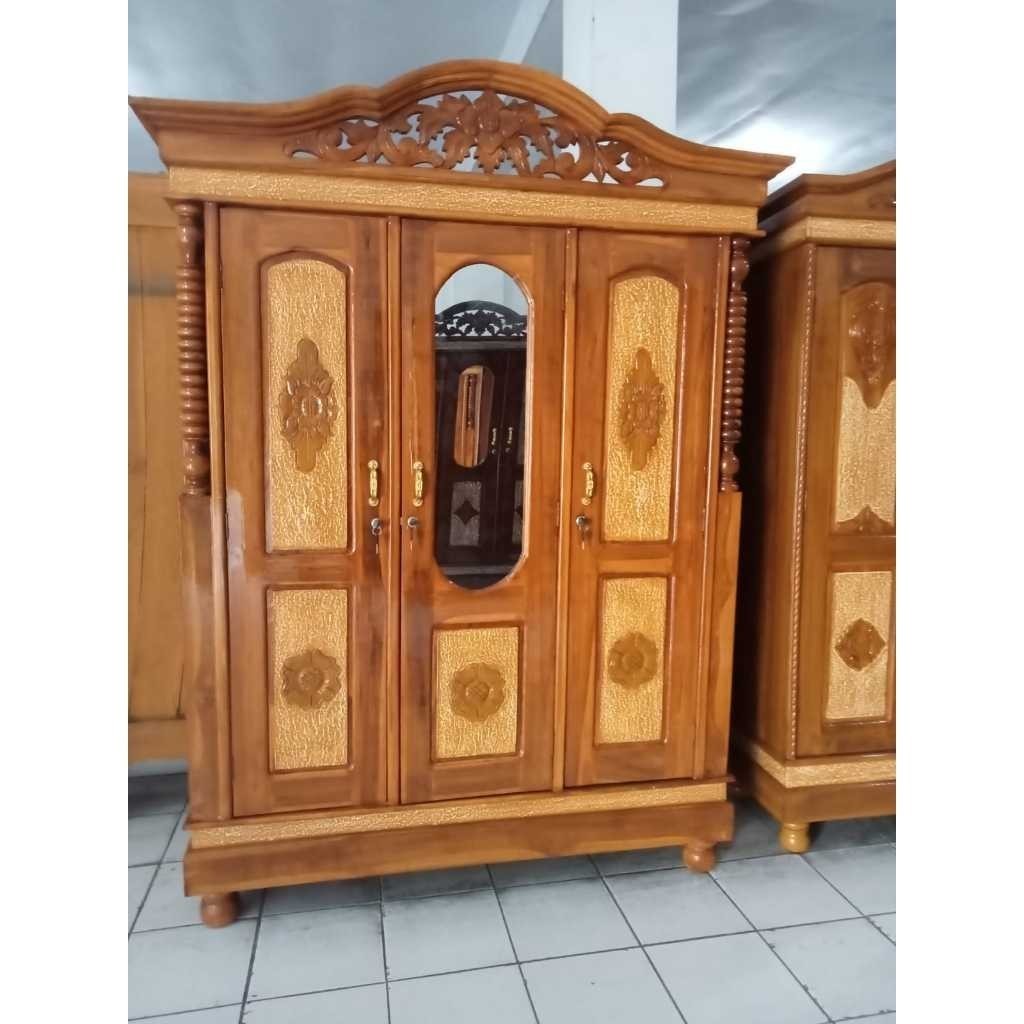 Lemari pakaian 3 pintu kayu jati lemari kayu jati