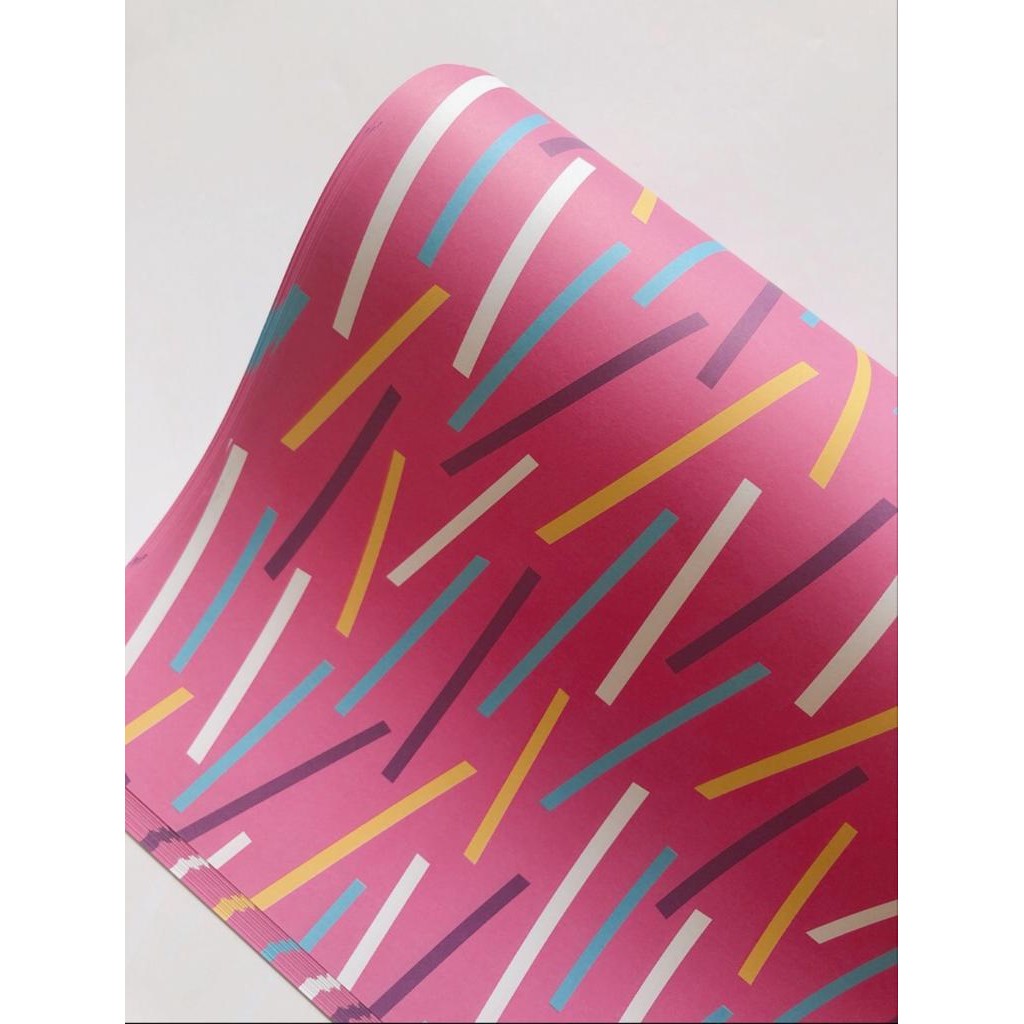 

Kertas Kado Pink Confetti