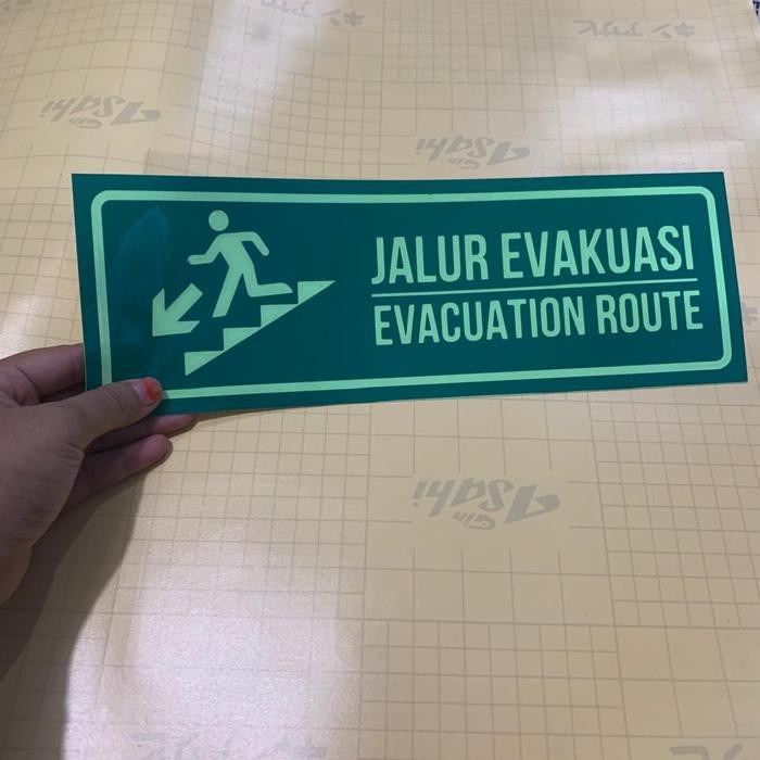 

Jalur Evakuasi Glow in the dark 30cm x 10cm - Datar kanan, Sticker