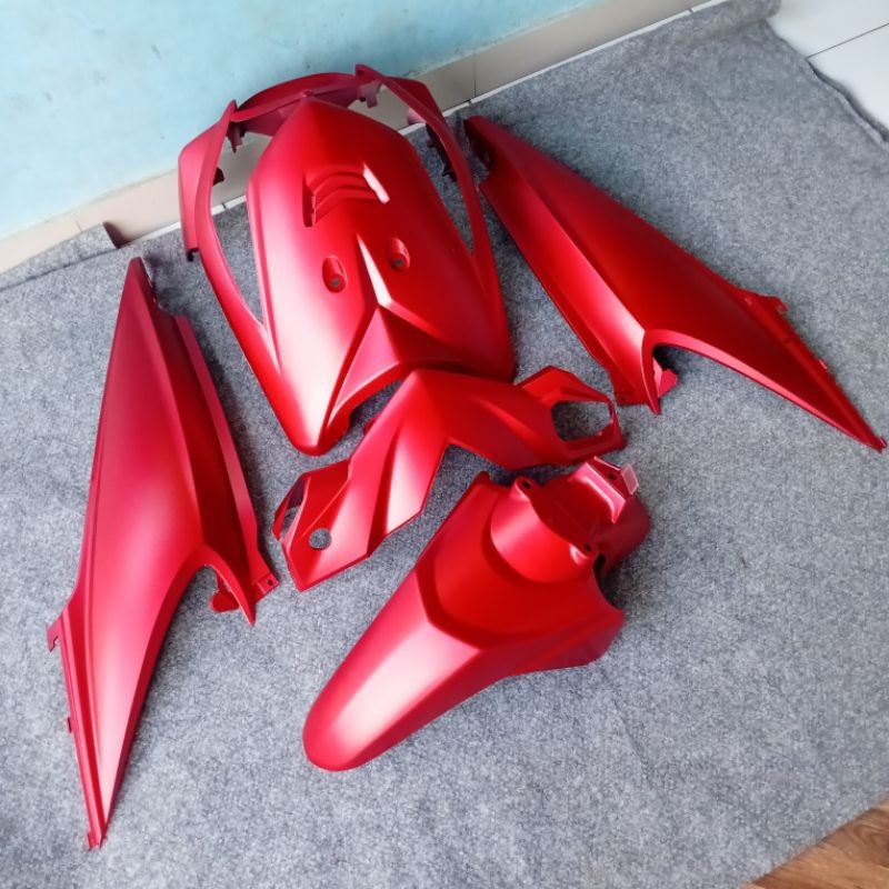 Body motor beat carbu warna merah doff