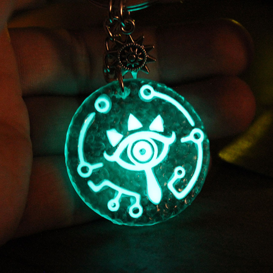

The eyes of The Sheikah Pendant Key Chains Zelda key ring Glow In The Dark Charming