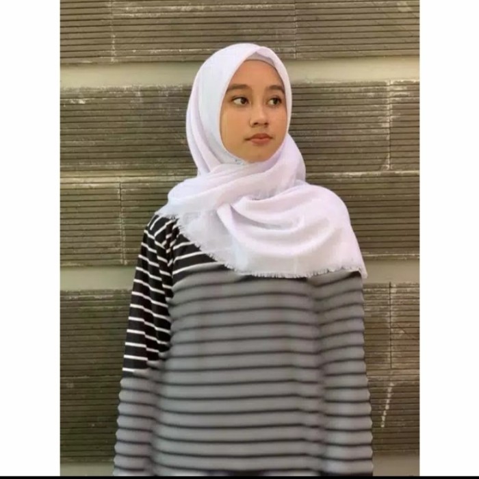 HIJAB SEGI EMPAT SEKOLAH SAUDIA RAWIS PUTIH. - Putih