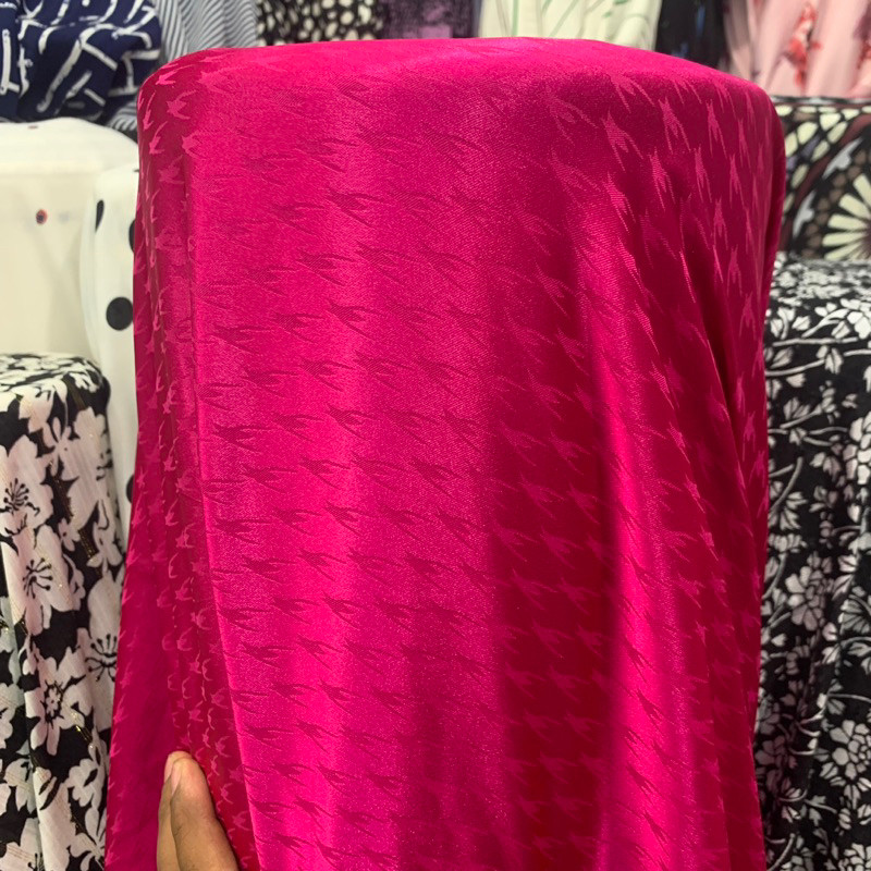 kain silk houdston fuchia - kain silk emboss - kain satin silk import - kain satin sublim