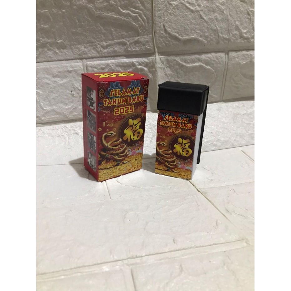 

KALENDER HARIAN MINI / KALENDER MOBIL TAHUN 2025 ADA TEMPELAN lem