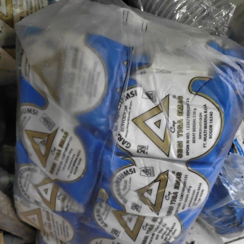 

GARAM HALUS ( 1 BAL ) cap segitiga 250 GRAM ISI 40 , 500 GRAM ISI 20 PCS
