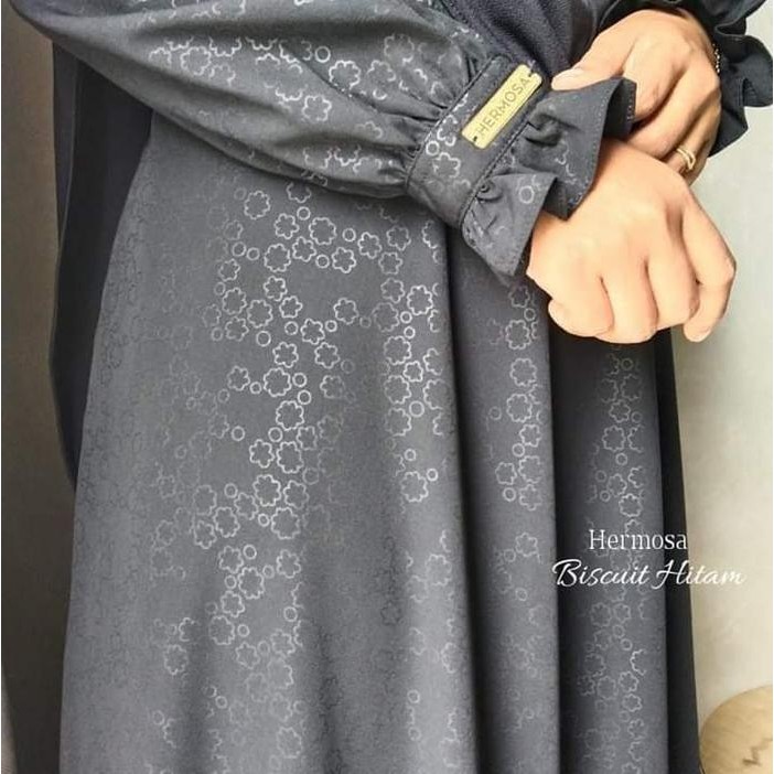(Hermosa)Gamis embos hermosa motif biscuit warna hitam-pakaian wanita syari premium bahan wolfis mot