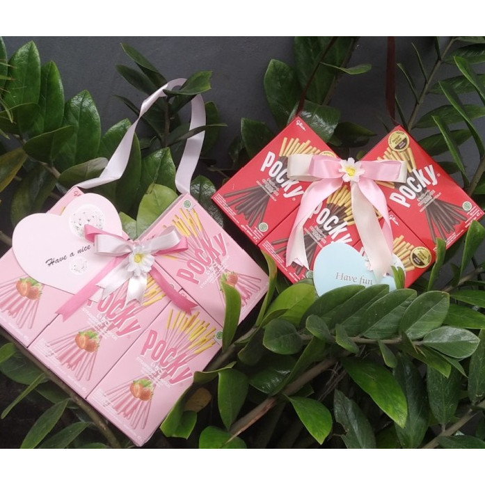 

Biskuit Stick Glico 45 Gr - Pocky Love Box viral/Strawberry Coklat/ Sovenir/Chocolate Anniversary/Wedding Ultah