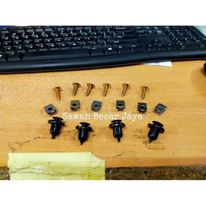 Baut Clip Klip Kancing Plastik Cover Engine Deck Dek Bawah Mesin Tengah Honda Brio Mobilio Jazz RS C