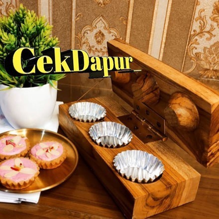 

TERJUAL cetakan pie mini/alat pencetak/kue/ pie 3 lubang bahan kayu jati asli