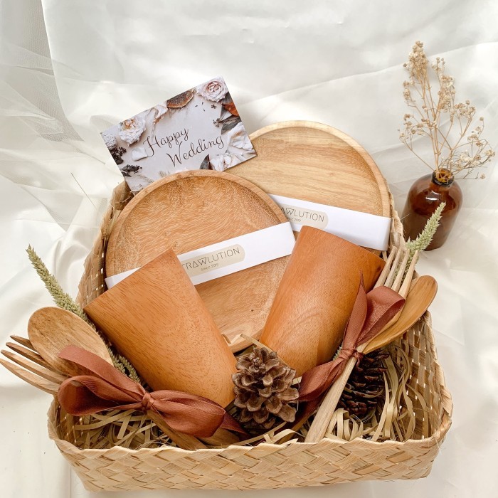 

DISKON Hampers besek couple series / hampers lebaran / kado pernikahan