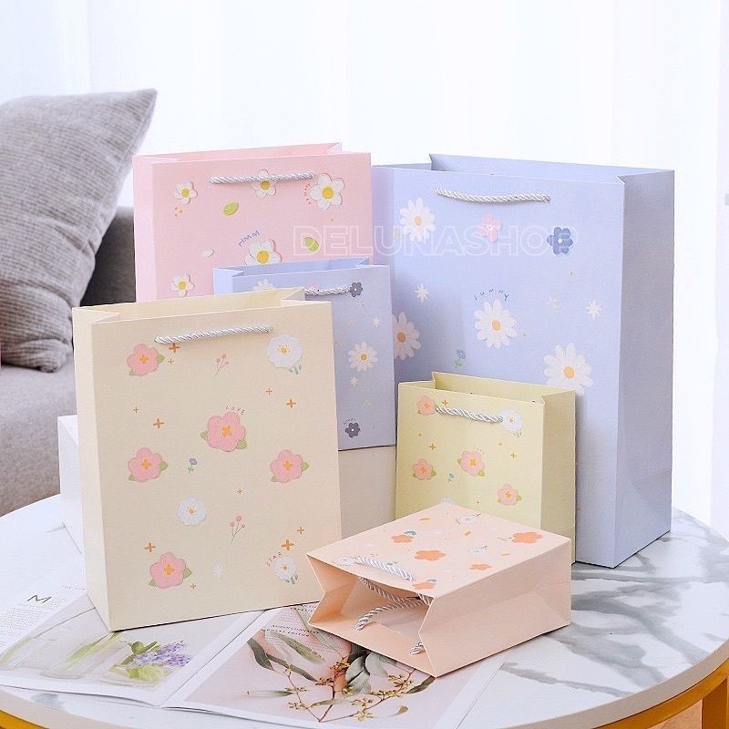 

Paper Bag Tebal / Goddie Bag / Paper Bag ukuran S Small, M Medium, L Large Tas Kertas Baju Tas Ulang Tahun Souvenir / Tas Kado