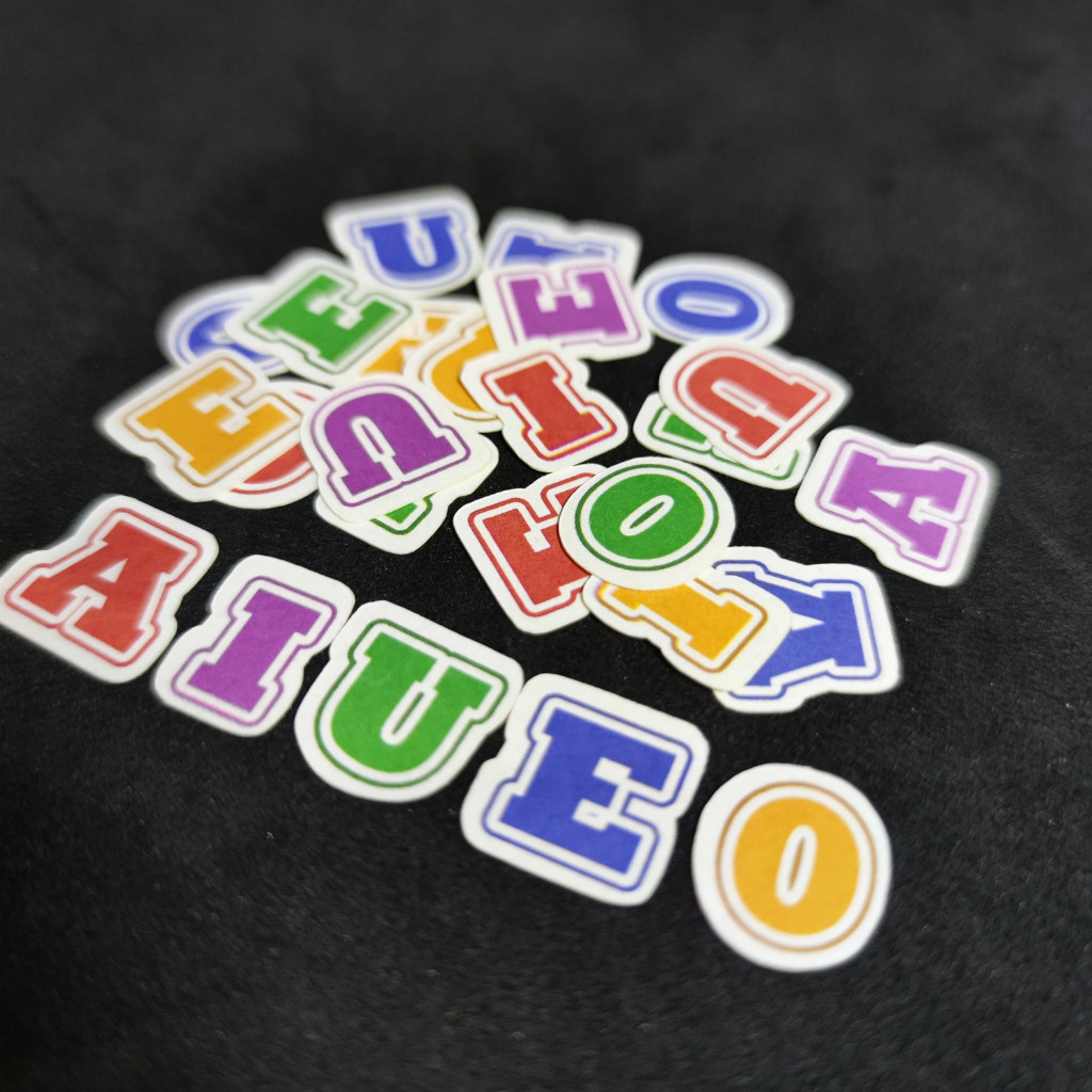 

Mini Stiker Huruf Vocal Aiueo Stiker Huruf Kapital Ukuran Kecil Isi 25 Pcs